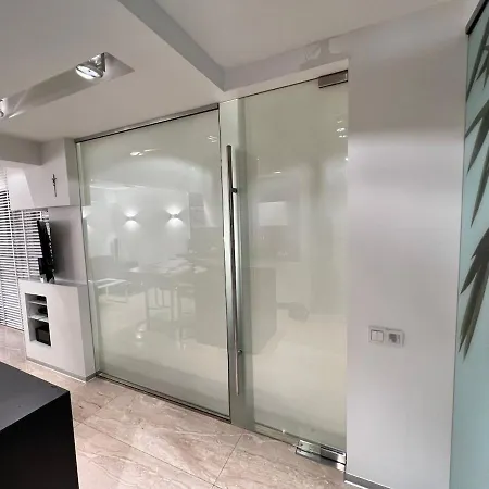 Cozy Luxury Quiet Pool Gym 아파트
